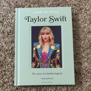 Taylor swift Icons of Style Book